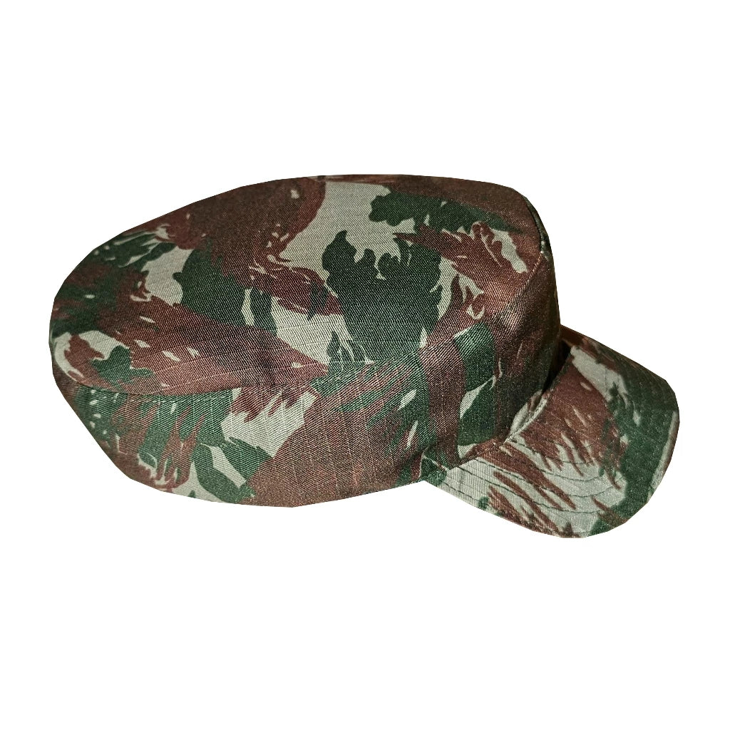 gorro camuflado do exercito brasileiro visto de lado