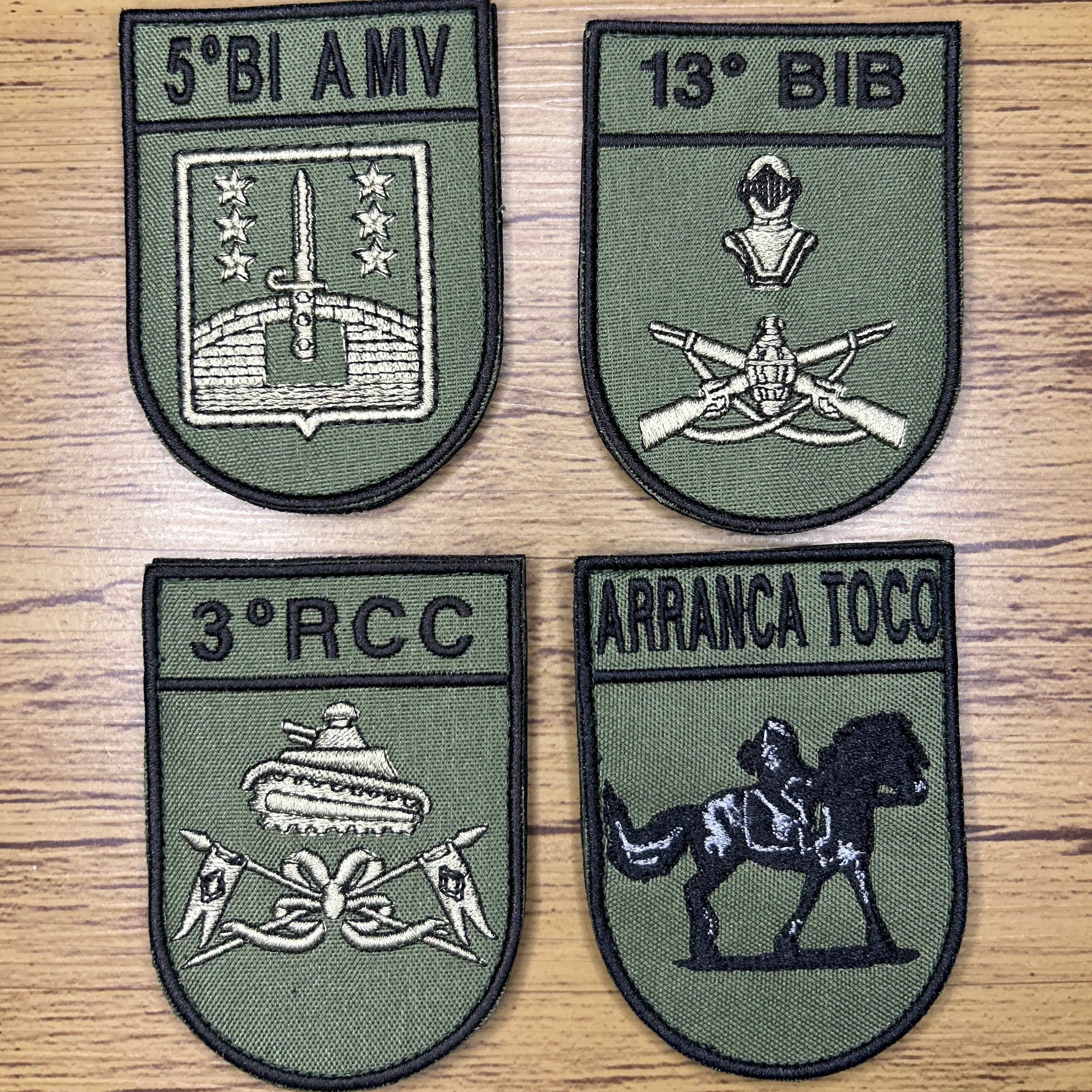 Sutache da ORGANIZAÇÃO MILITAR Baixa Visibilidade bordados de alta resolução no padrão do Exercito Brasileiro
OBSERVAÇÃO: Após ato de finalizar a compra entraremos em contato com você para acertarmos as informações editáveis do sutache.