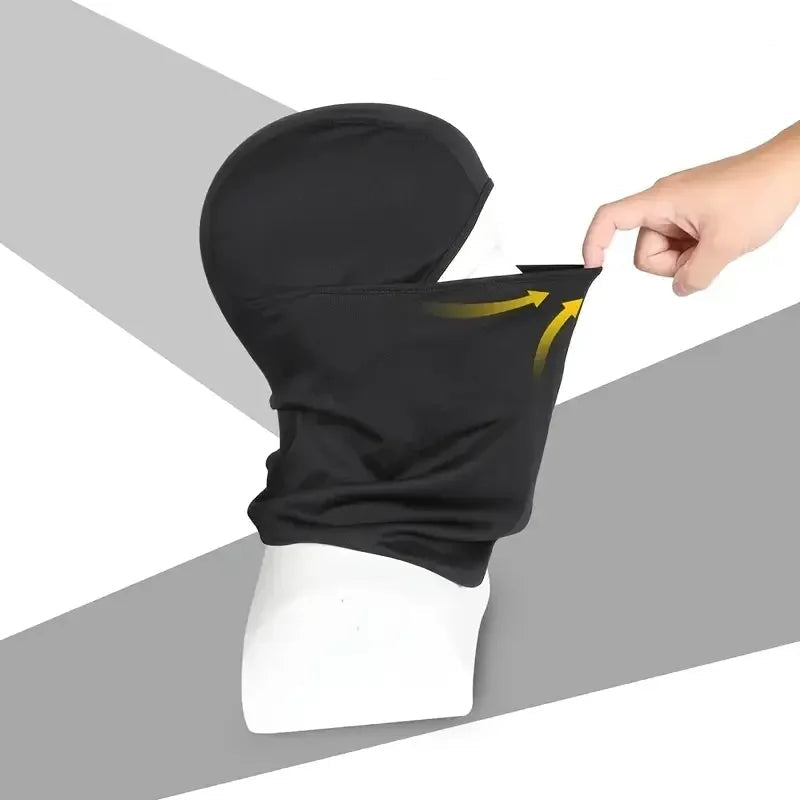 A Balaclava Tática Corta Vento foi desenvolvida para oferecer proteção integral da cabeça e rosto, garantindo conforto e segurança em ambientes adversos.

Ideal para uso militar, ciclismo, trilhas, operações táticas e atividades outdoor.
imagem demostrando a elasticidade