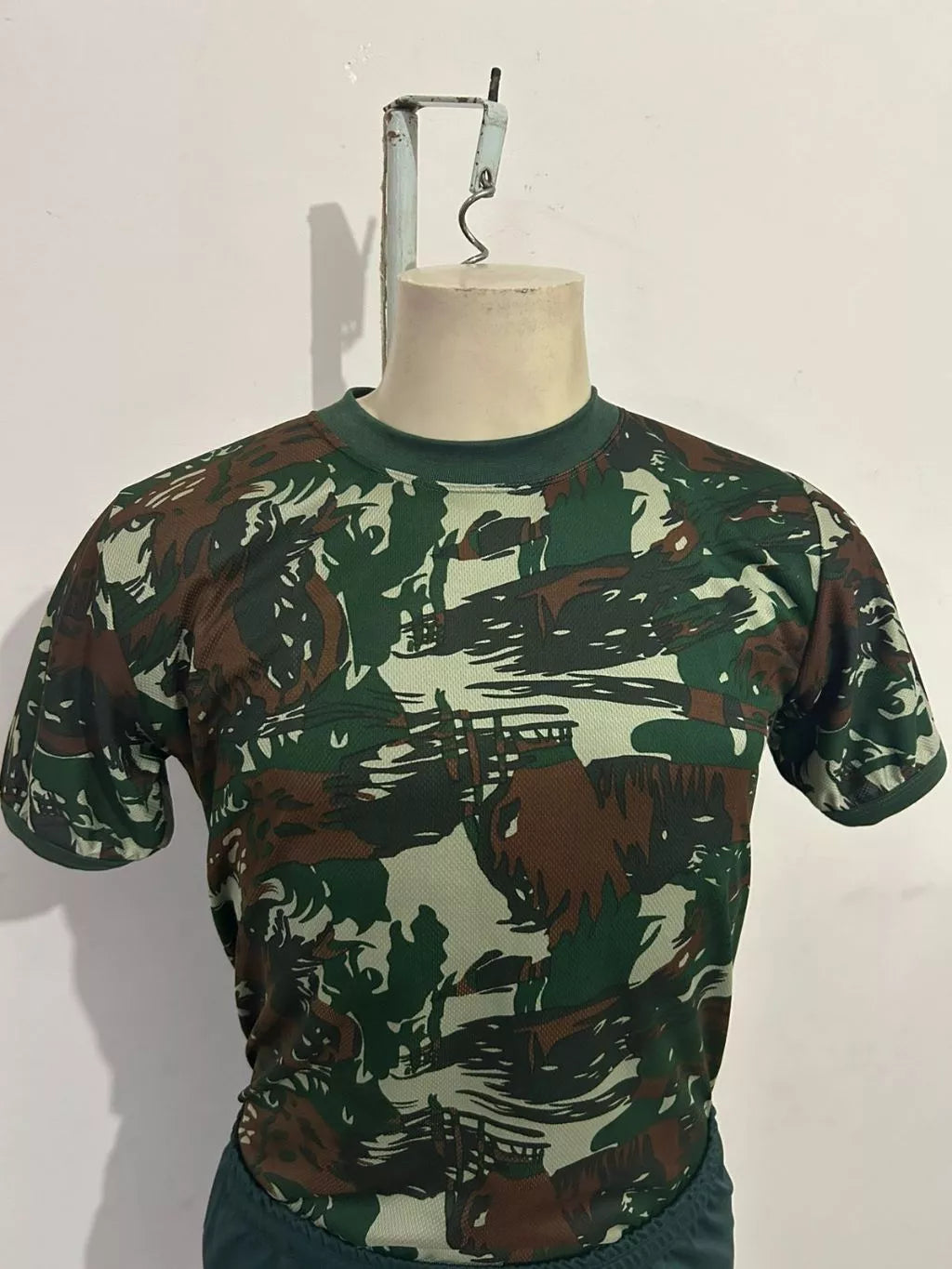 Camiseta Camuflada Exercito Brasileiro arranca toco vista de frente