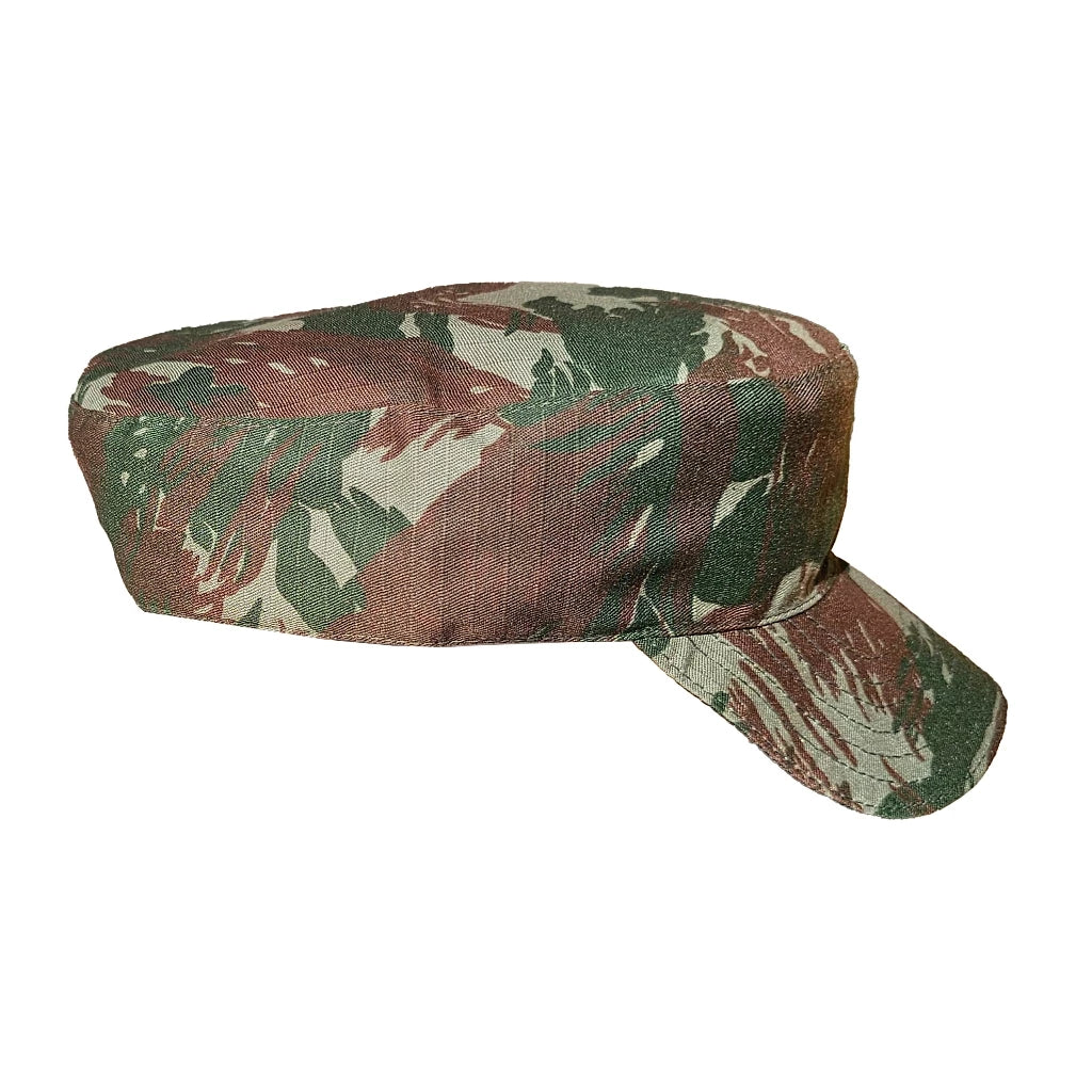 gorro camuflado do exercito brasileiro visto de lado