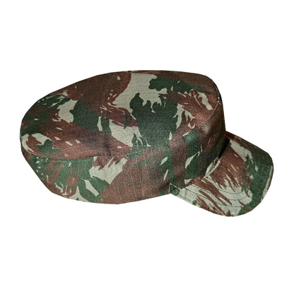 gorro camuflado do exercito brasileiro visto de lado