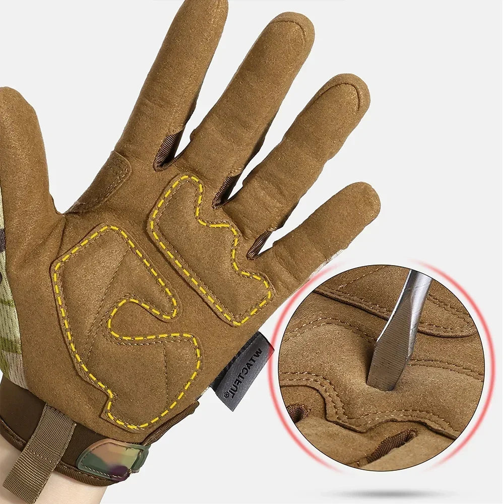 Luva Tática Militar Prometheus | Kevlar Proteção Total da Arranca Toco destaque para a construção da palma da mão em tecido grosso e resistente, há um demonstrativo de com uma chave de fenda mostrando que a luva é resistente