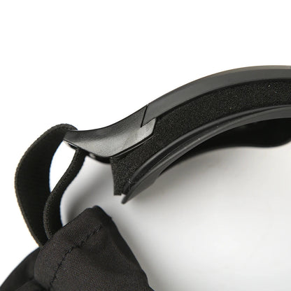 Se você leva sua segurança a sério, os Óculos Táticos Airsoft 3 Lentes são um item obrigatório no seu equipamento. Desenvolvidos com padrão tático militar, eles oferecem proteção completa contra vento, poeira, impactos e raios UV — essenciais para quem atua ou treina em ambientes exigentes.
foto mostrando o conforto que o produto proporciona